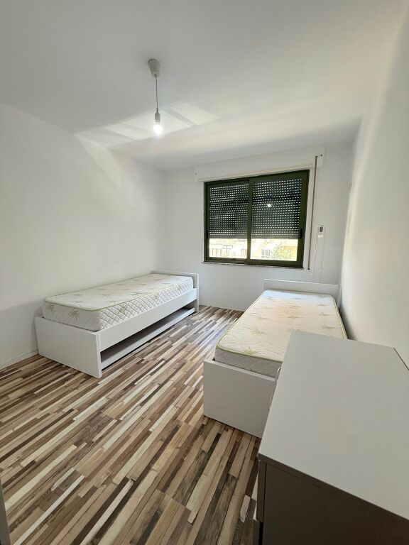 Apartament 2+1+2 per shitje tek komuna e parisit