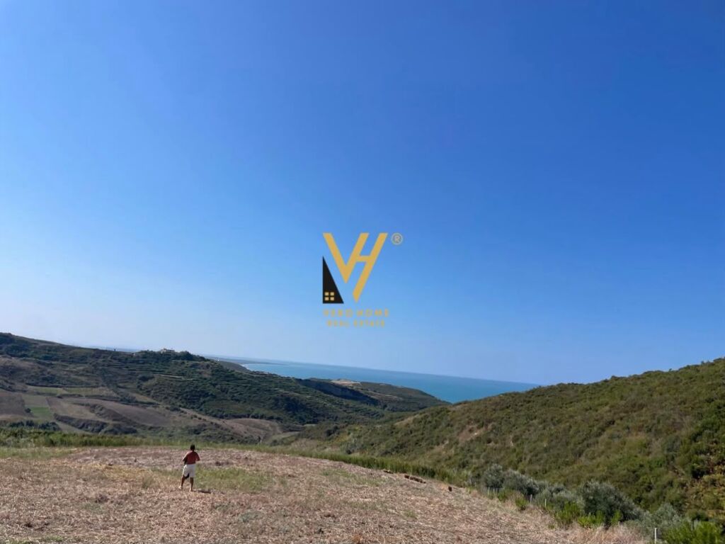 SHITET TOKE 5.400 M2 TE PLAZHI I GJENERALIT, KAVAJE 400.000 EURO