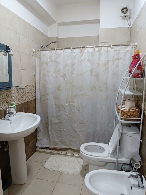 Apartament 2+1 me qira – Golden Park, Përballë Amerikan 3 !