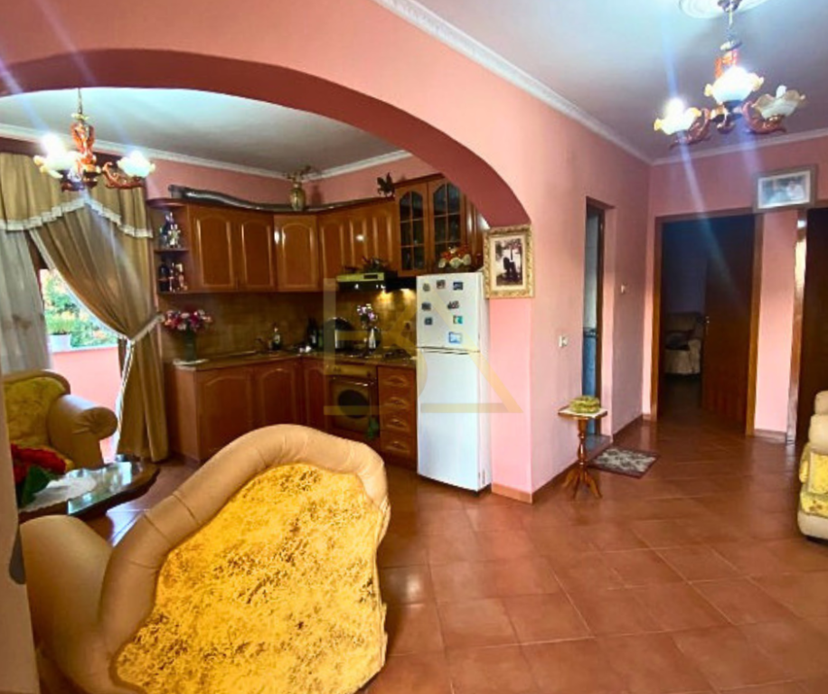 Apartament 3+1 për Shitje – Misto Mame, Tiranë