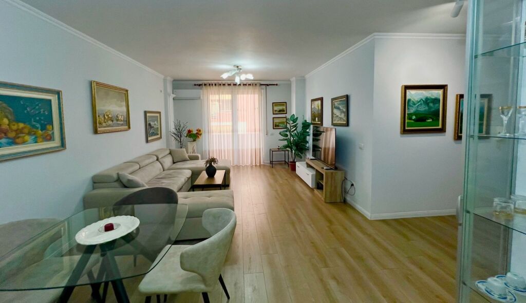 Jepet apartament 1+1 me qira tek Rruga Mustafa Matohiti , Piramida , Rruga e Elbasanit .