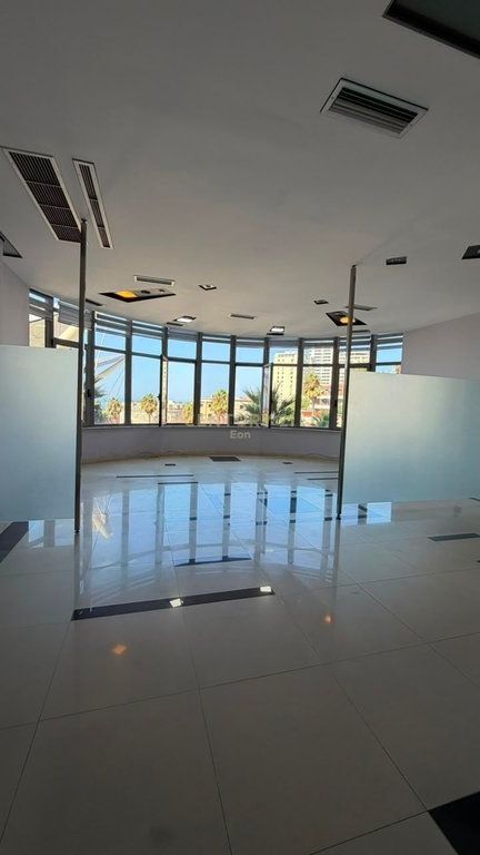 LOCALE IN AFFITTO PRESSO FLY, DURRES !
