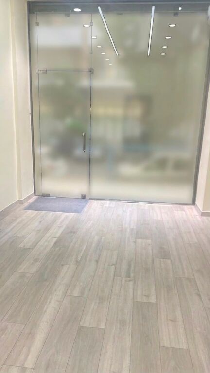 Shitet dyqan ne Rrugen 5 Maji prane Concord Center   ID 5345