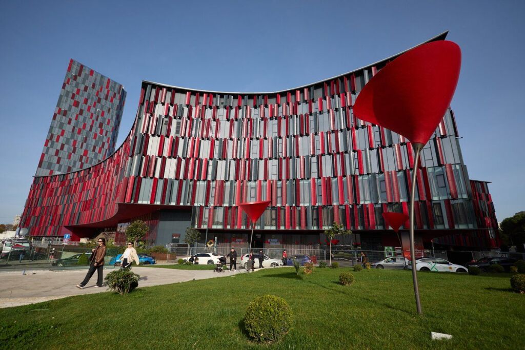 Ufficio in affitto presso lo Stadio Air Albania