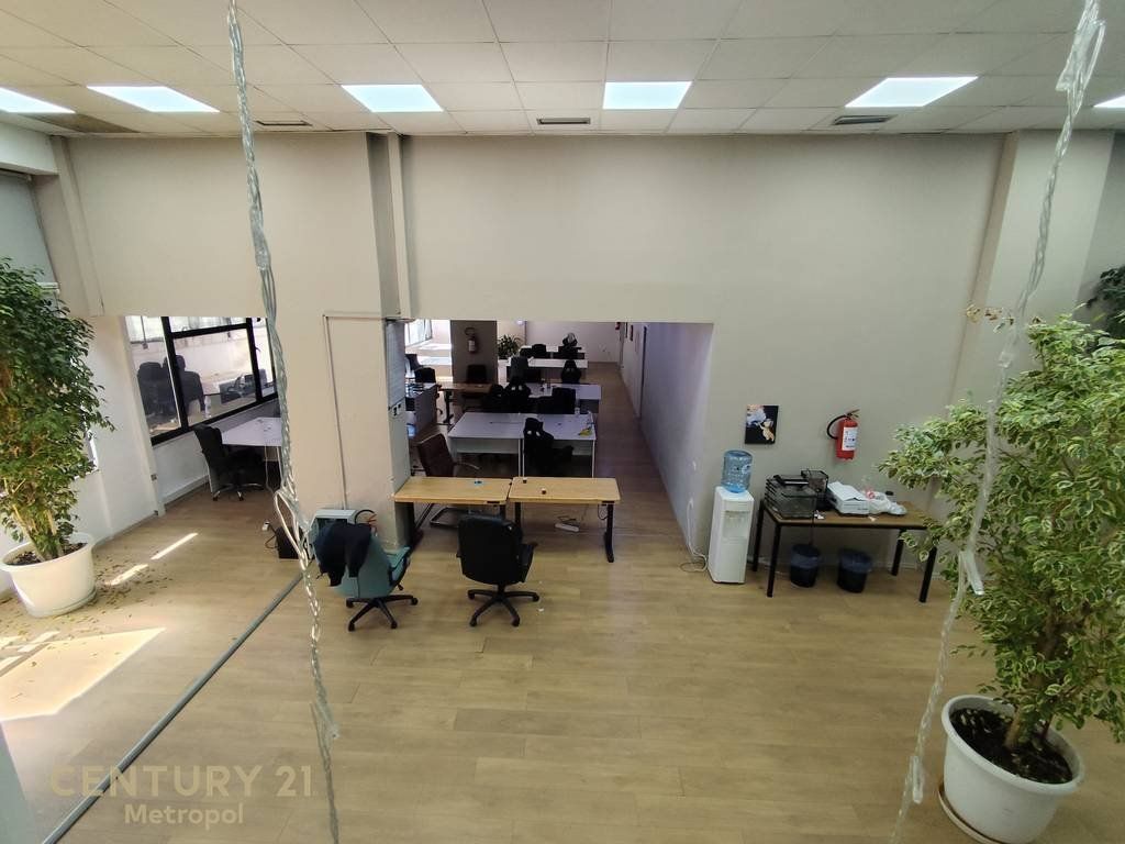 Zyrë Me Qira tek Shallvaret, Tiranë | 400 m²