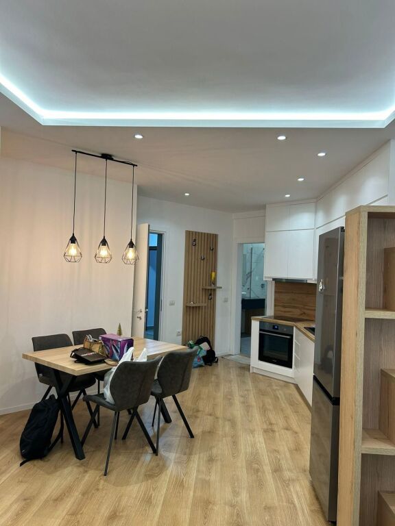 🏢Moschea di Tabakeve, Via Shyqyri Ishmi, appartamento 1+1+posto auto in affitto, arredato. 65.000 Leke