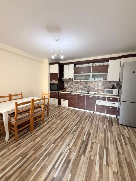 Apartament ne shitje 2+1 Komuna Parisit