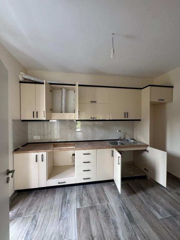 Apartament 2+1 me qira te Liqeni i Farkës