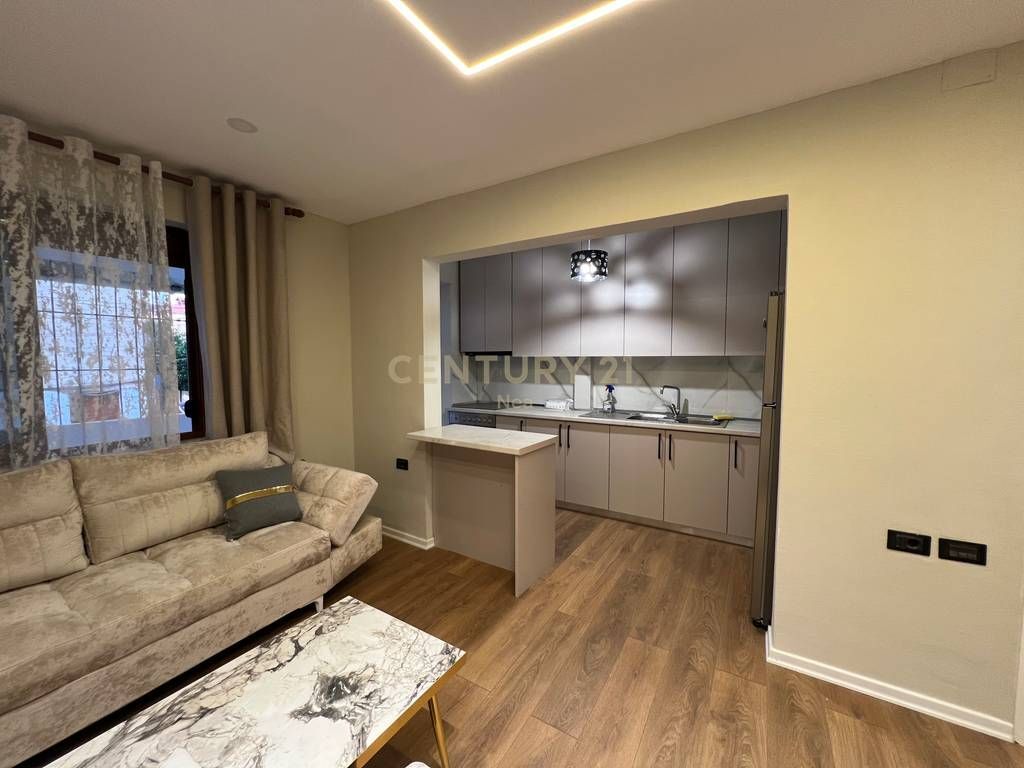 Apartament 2+1 per qira ne Ali Demi! 600 € /Muaj 60,000 Lekë /Muaj