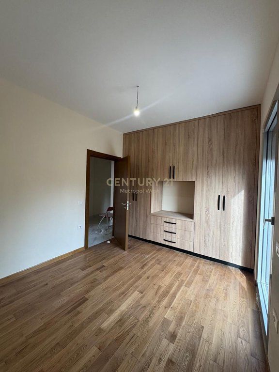 Apartament 2+1 me qira te Liqeni i Farkës