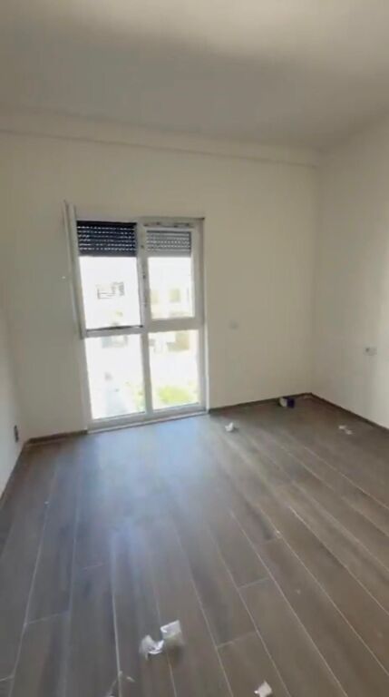 Shitet apartament 2+1