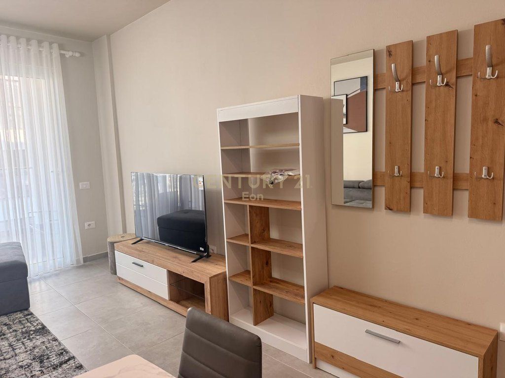 Apartament 1+1 Për Shitje në Golem !