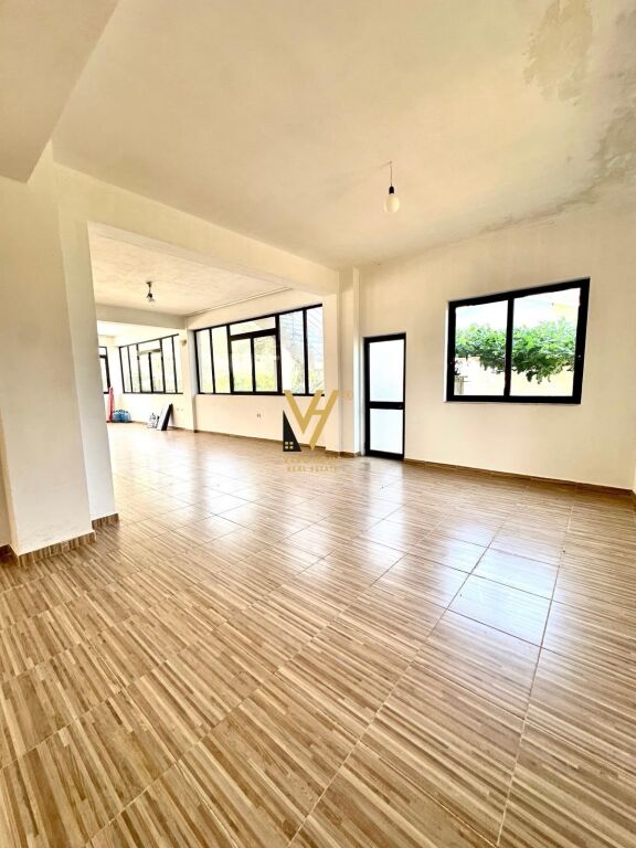 BUSINESS PREMISES 220 M2 FOR RENT IN BERZHITE 1,000 EURO