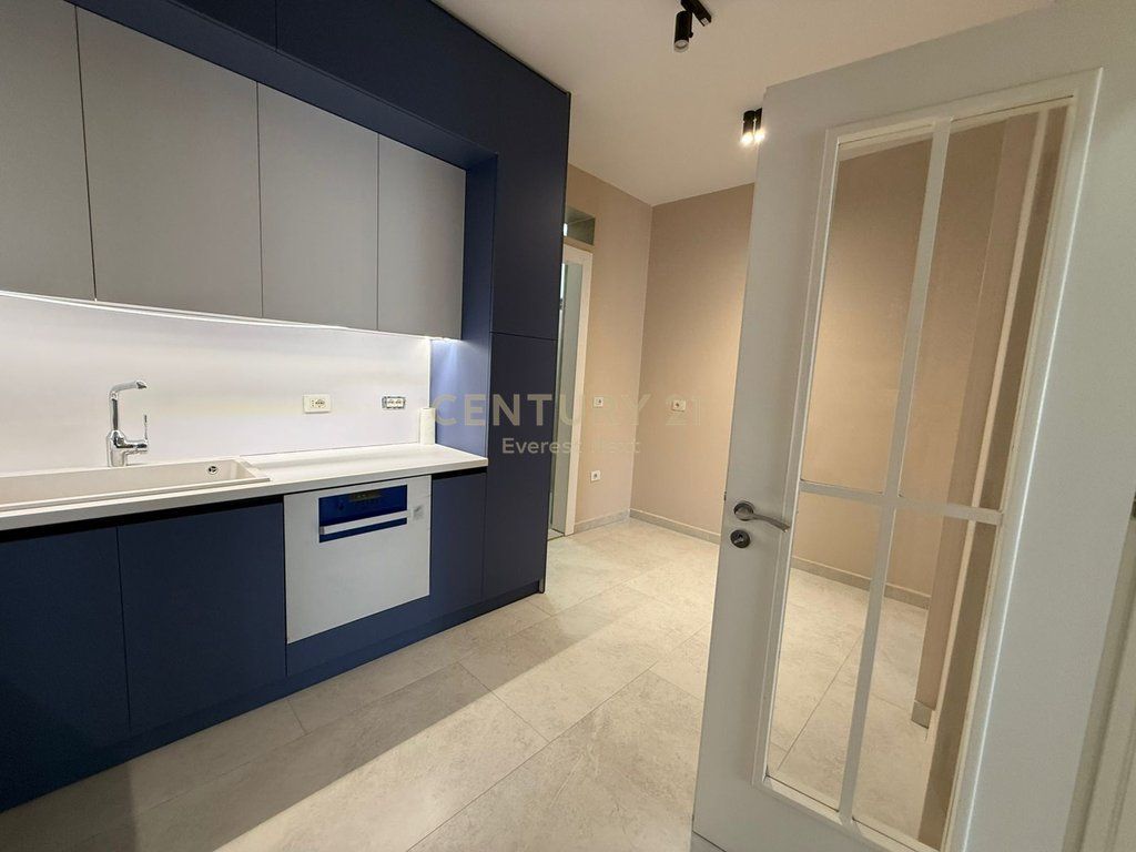 Apartament 2+1 per Qira tek Liqeni Thate!!