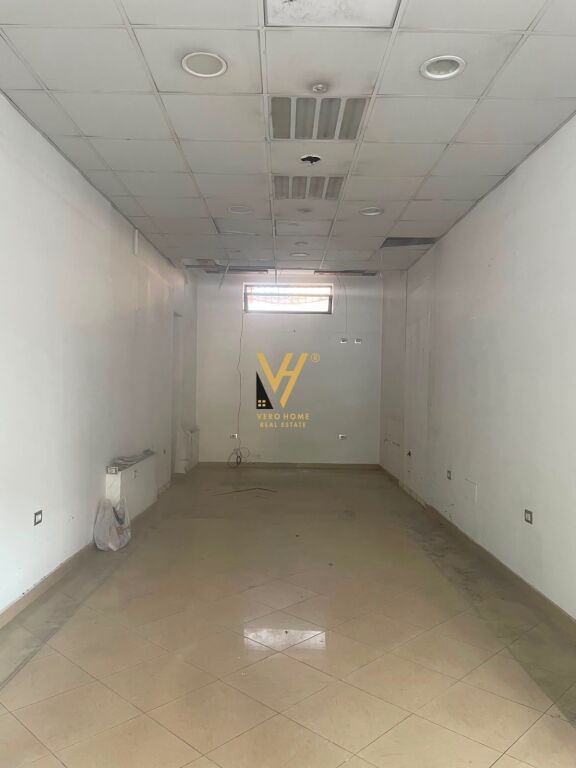 SHOP FOR RENT 44 M2 AT BARDHYL STREET 70,000 LEKE