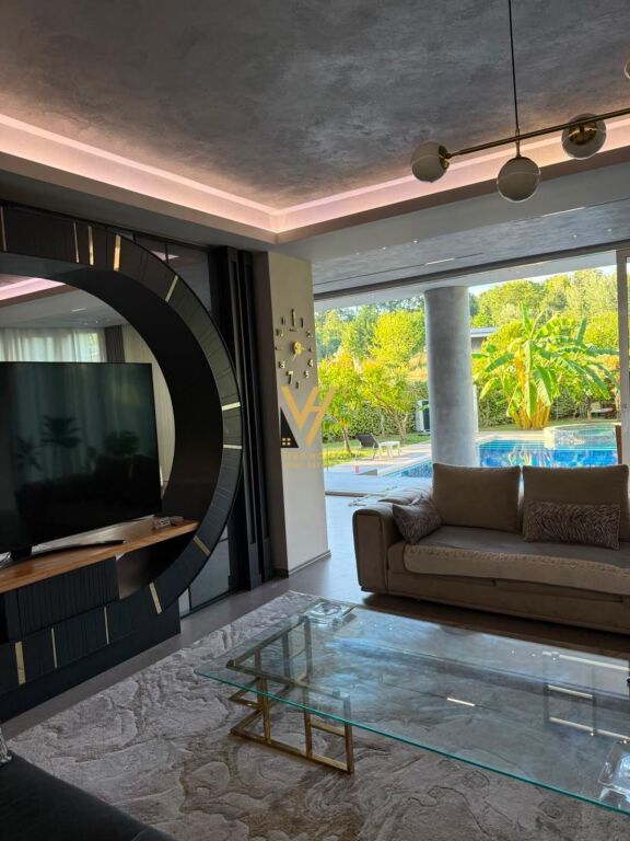 VILLA SU TRE PIANI IN AFFITTO AL LAGO ASCIUTTO 12.000 EURO
