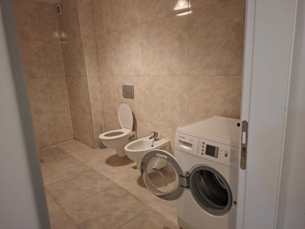 Jepet me qira 2+1+1 Te Amerikan 3 Golden Park 600 mije leke i diskutushem