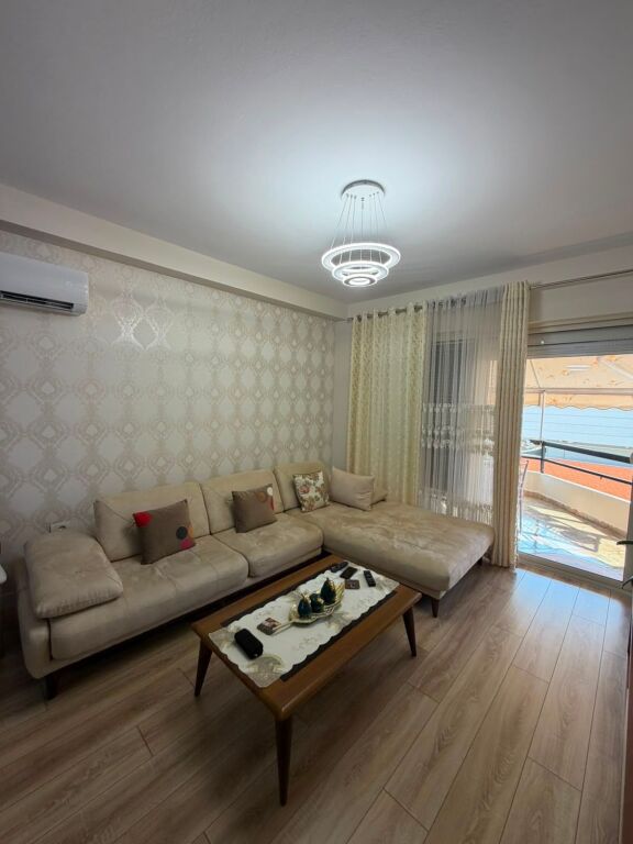Jepet me qira 2+1 Astir 550 mije leke i diskutushem