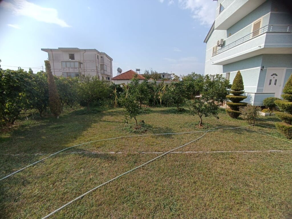 Ne zonen e Bathores prane Liqenit te Paskuqanit, shitet vile private 3 kateshe.   ID 5346