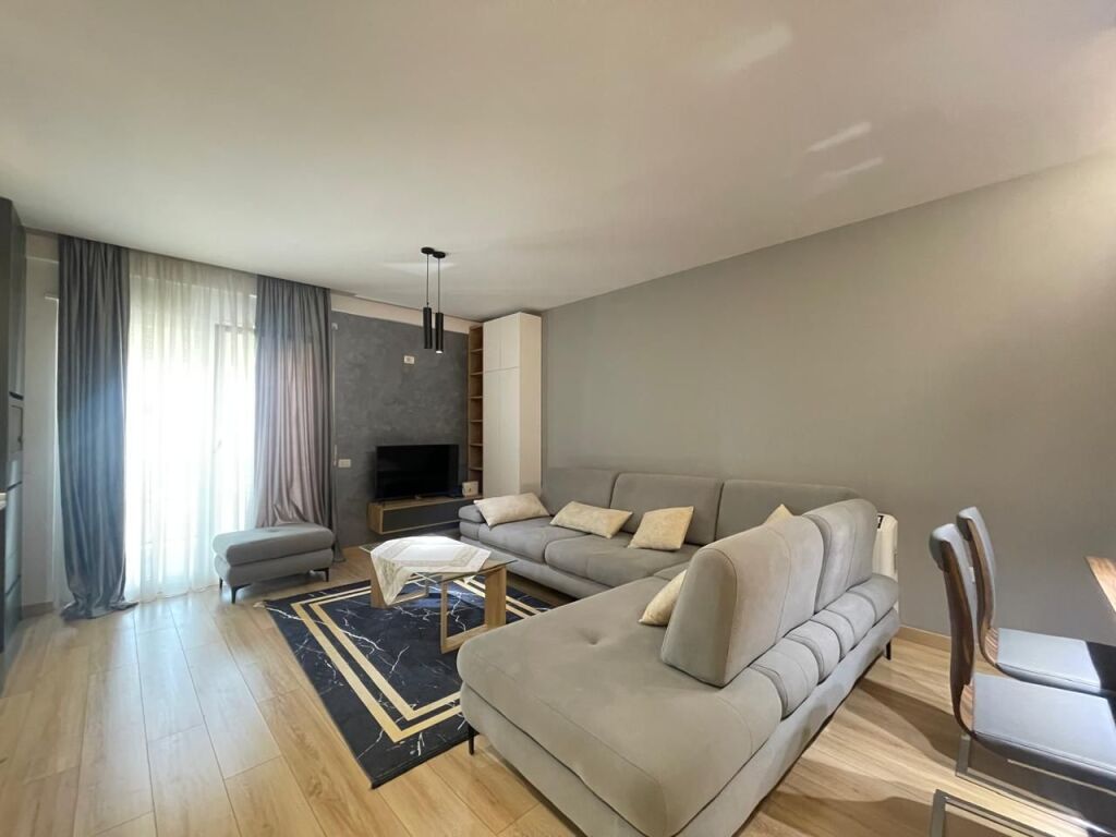 Apartament me qera 2+1 tek Golden Park perballe Spitalit Amerikan 3