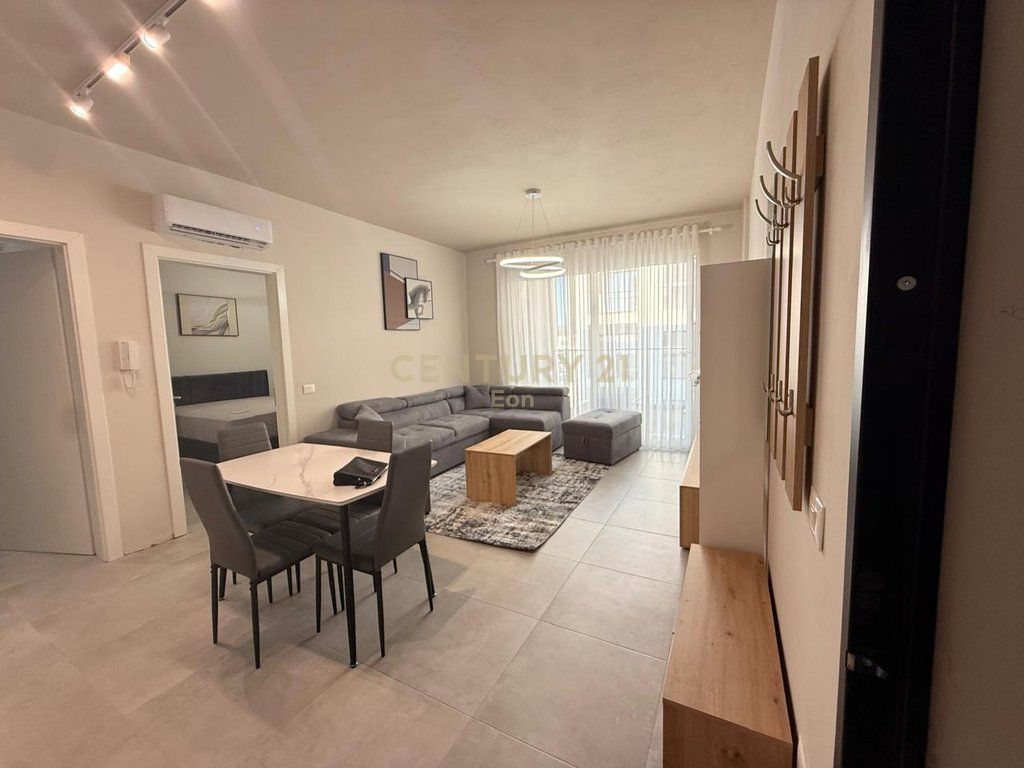 Apartament 1+1 Për Shitje në Golem !