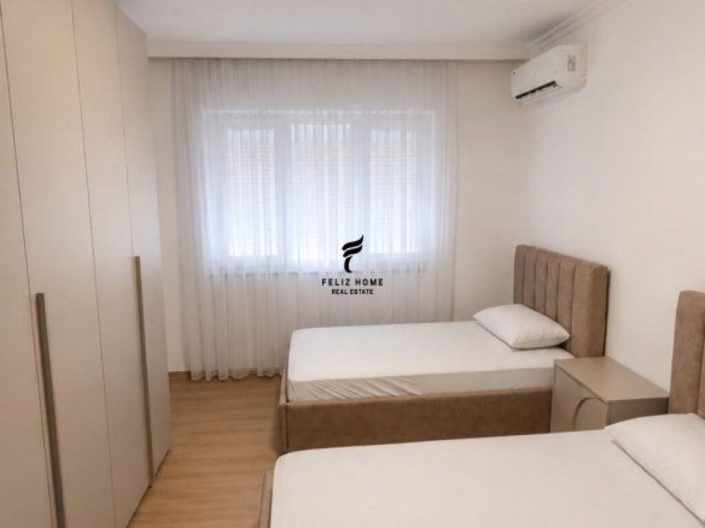 APARTAMENT ME QERA 2+1+2 QENDER 100.000 LEKE FH-87954