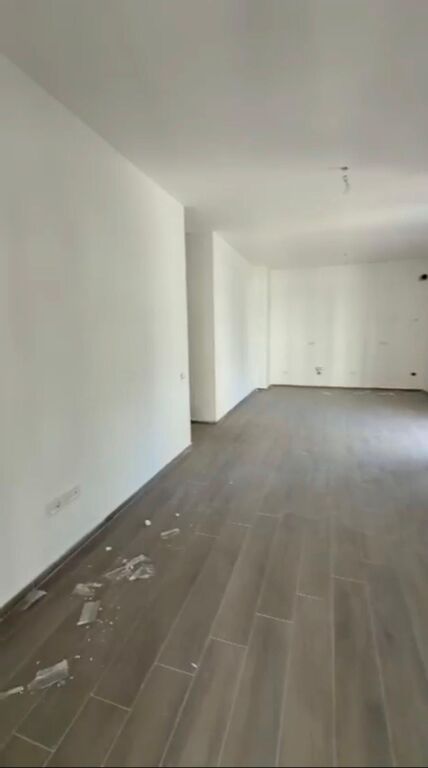 Shitet apartament 2+1