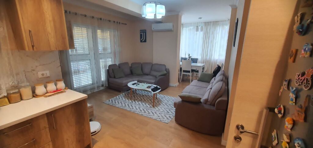 Apartament 1+1 me qira "Komuna e Parisit"