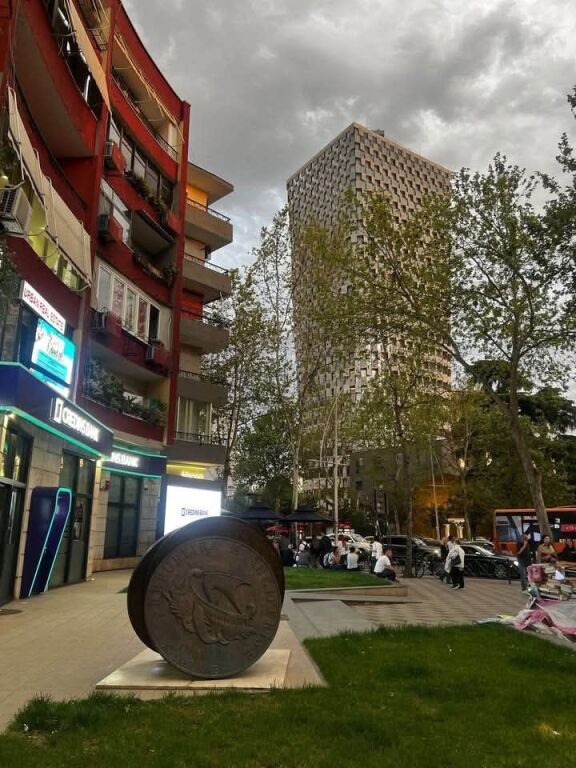 ME QIRA APARTAMENT 2+1 - QENDER, TIRANE