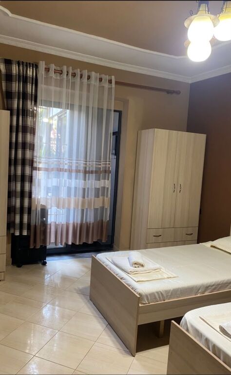 1+1, 1° piano edificio privato, a Vila Gold via Dibra, 500 mila lek