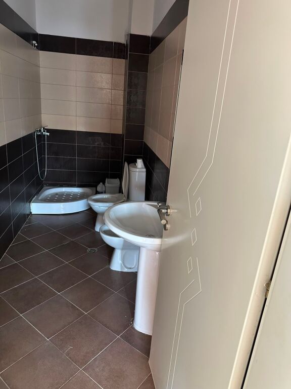 Jepet Me Qera Apartament 2+1+2 Tualete + 1 Ballkon