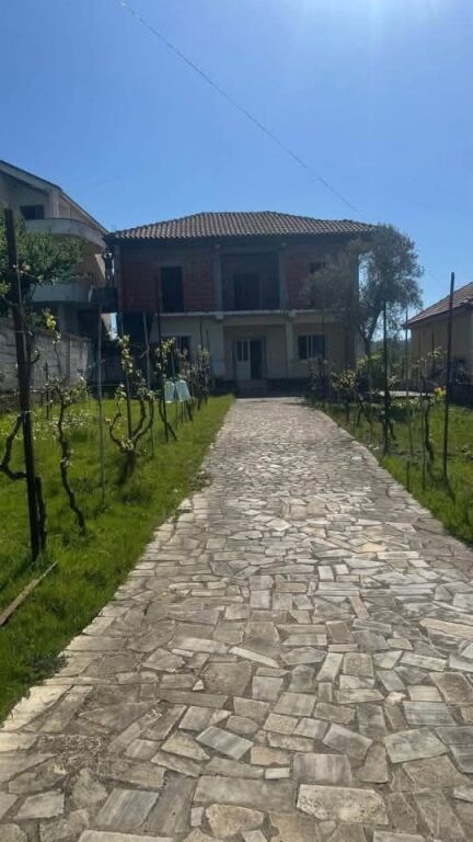 OCCASIONE! VENDESI PRIVATO IN VENDITA 2 PIANI + 600M TERRENO - MEZEZ, TIRANA