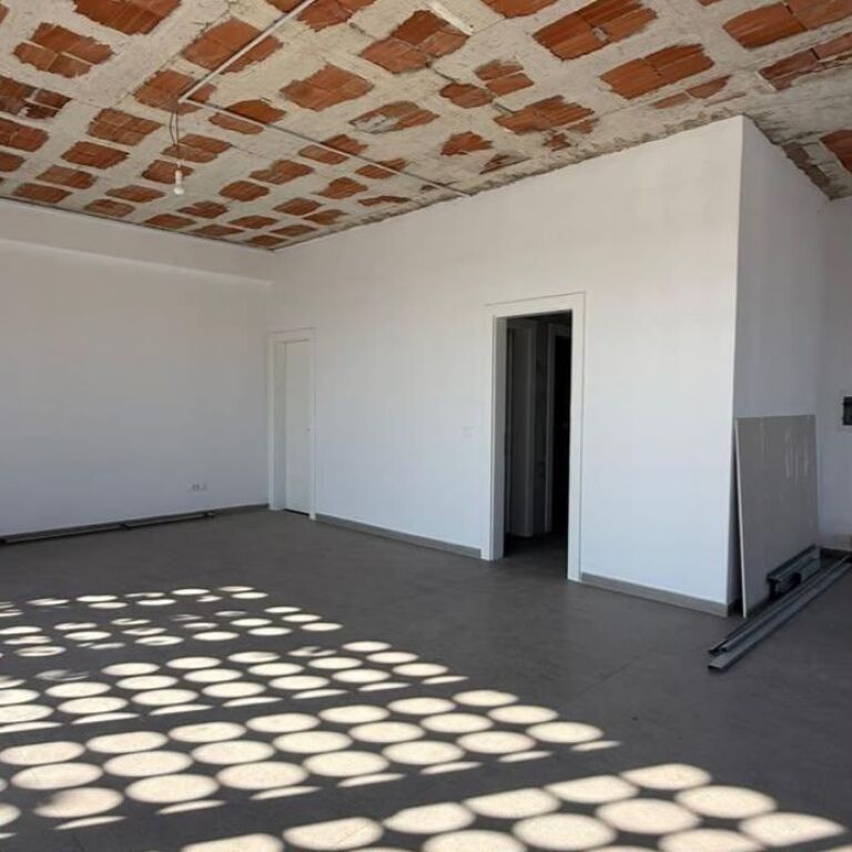 🏢 BUSINESS BUILDING FOR SALE – TIRANA–DURRËS HIGHWAY 🚀