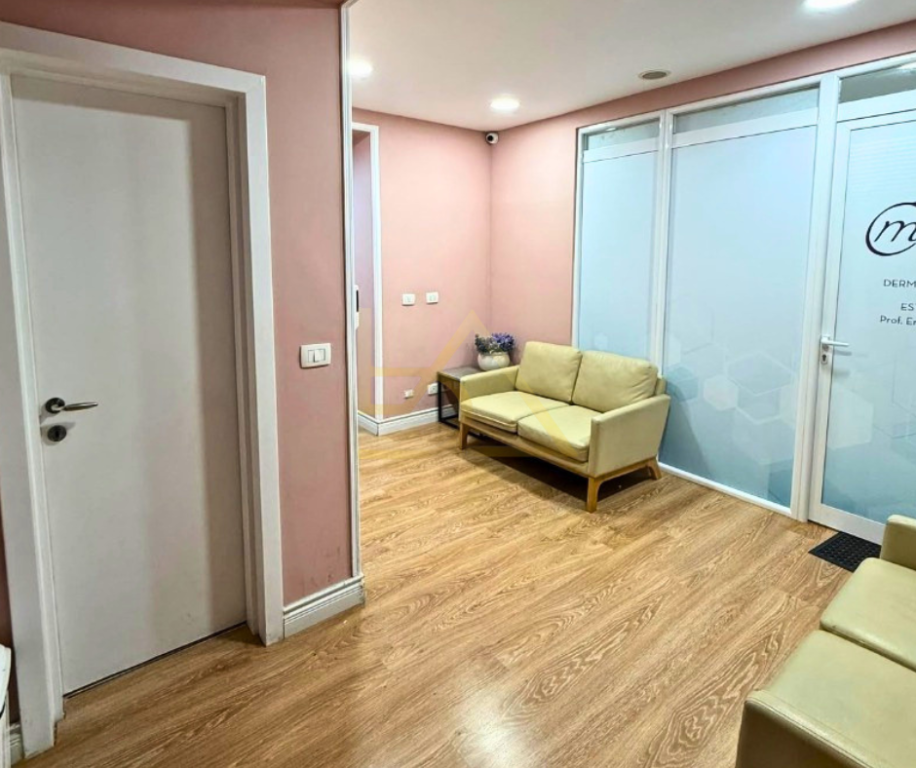Ufficio in Affitto – Bllok, Tirana