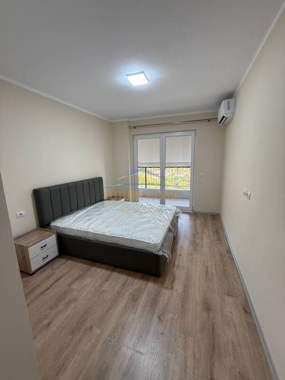 Affitto, Appartamento 2+1+2 +Deposito + Posto Auto, Kombinat, Tirana.