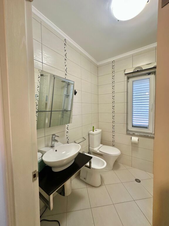 VILE ME QERA | TEG – KOMPLEKSI REZIDENCIAL GARDEN VILAS | 3500 €/month | I Diskutueshem.
