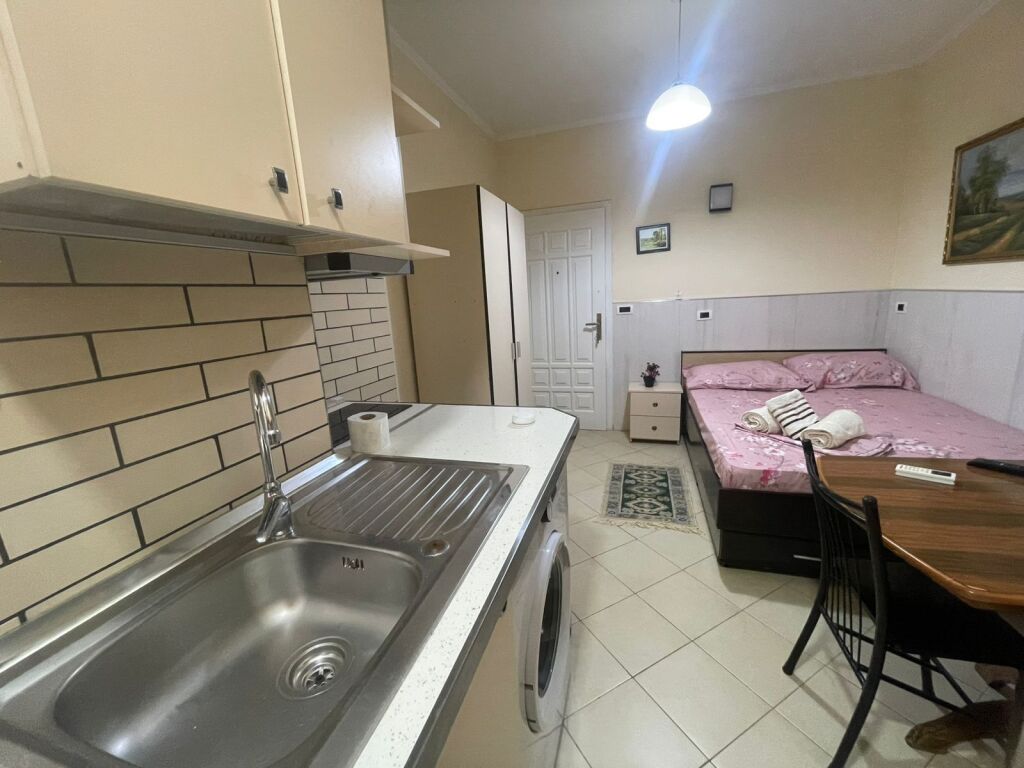 GARSONIERE ME QIRA 📍 RRUGA GJON MILI | KATI I 2-TË | 360 €/MUAJ 🏡