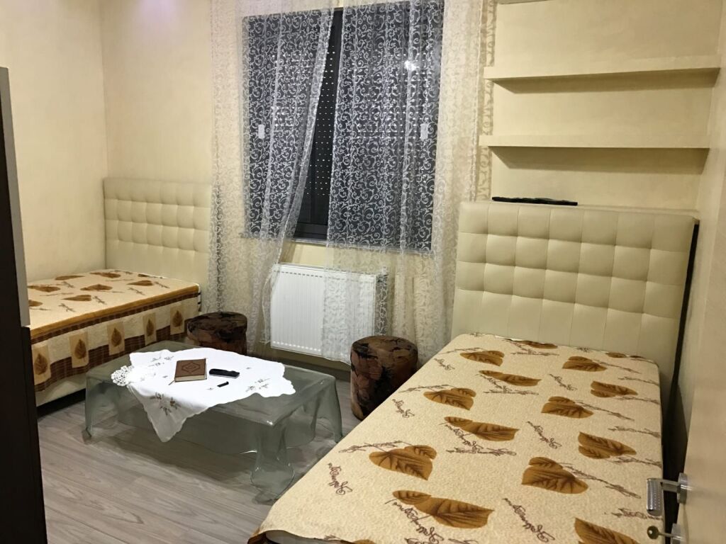 Shitet Vile 4-Kate ne Institut , prane Shehu Dental Clinic .