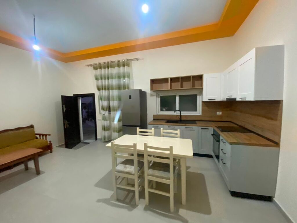 Apartament 1+1 per qera Kombinat !