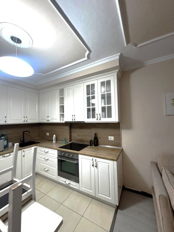 🏡 Jepet Apartament me Qera tek Komuna e Parisit, 700 mije leke