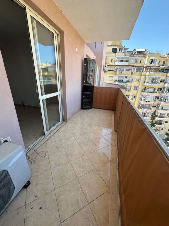 Jepet me qira apartament  2+1 me verandë – Selvia, Tiranë