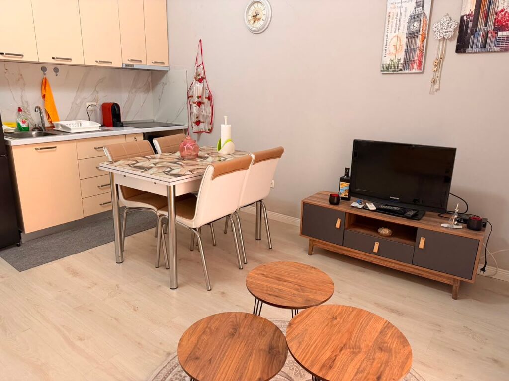 🏡 Apartament 1+1 për Shitje – Plazh prane Hotel Palace, Durrës