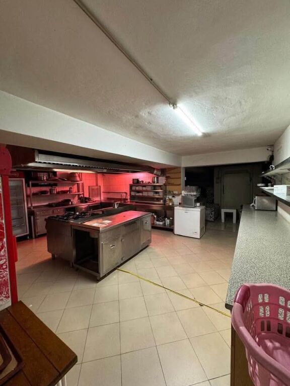 BAR-RESTAURANT FOR RENT IN WORKING CONDITION - PORCELAN TIRANA
