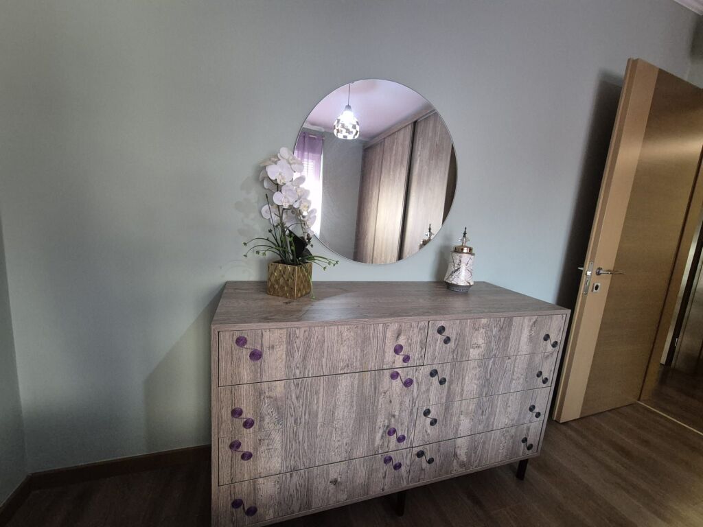 🏡 *Apartament 2+1 me Qira – Komuna e Parisit, pranë Kika 2*