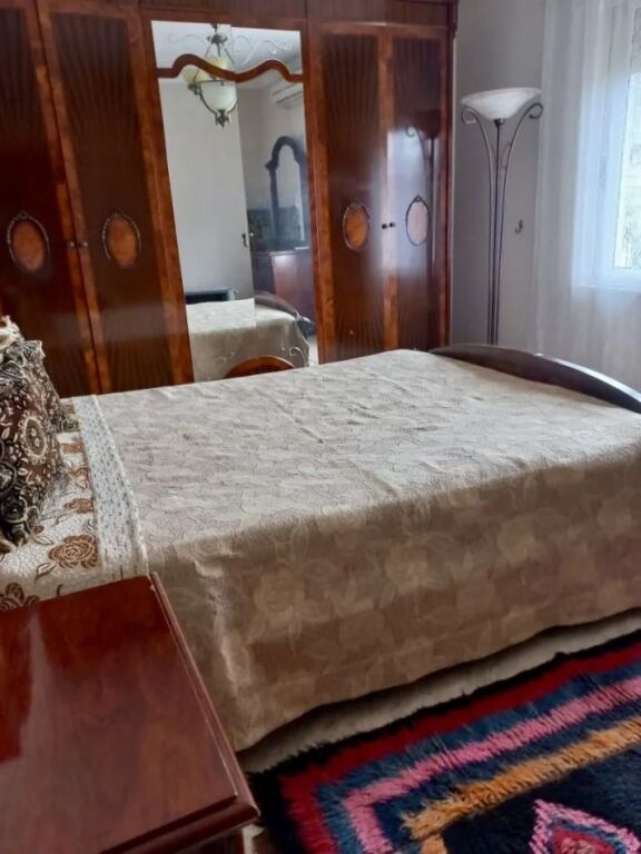 Appartamento 1+1 in affitto in Via Elbasan, vicino al vecchio Mulino, Piramide.
