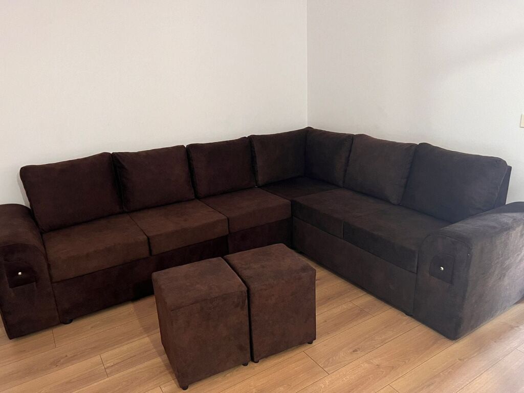 🏡 Apartament 1+1+Parkim me qera 📍Pallati me shigjeta, pranë karburant Kastratit 💰Çmimi: 60.000 Lekë/Muaj