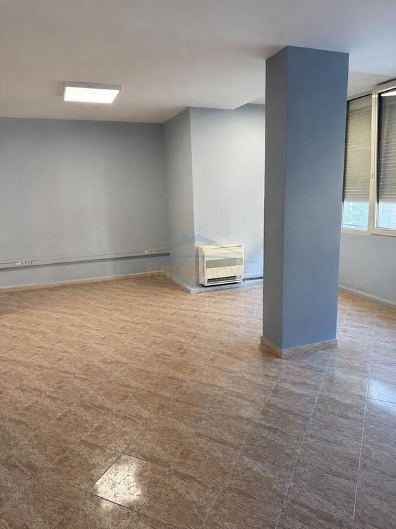 Rent, Business Premises, New Bazaar, Tirana.