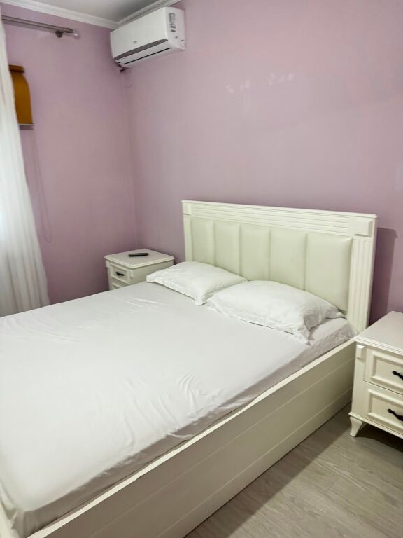 🏡 Jepet Apartament me Qera tek Komuna e Parisit, 700 mije leke