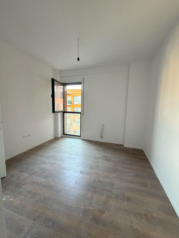 PER SHITJE APARTAMENT 2+1+2 ME PARKIM NE XHAMLLIK
