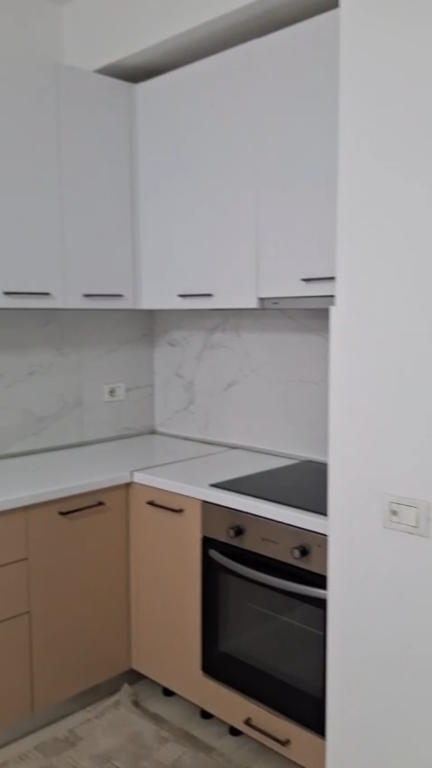 Apartament 2+1 per qera Komuna e Parisit !